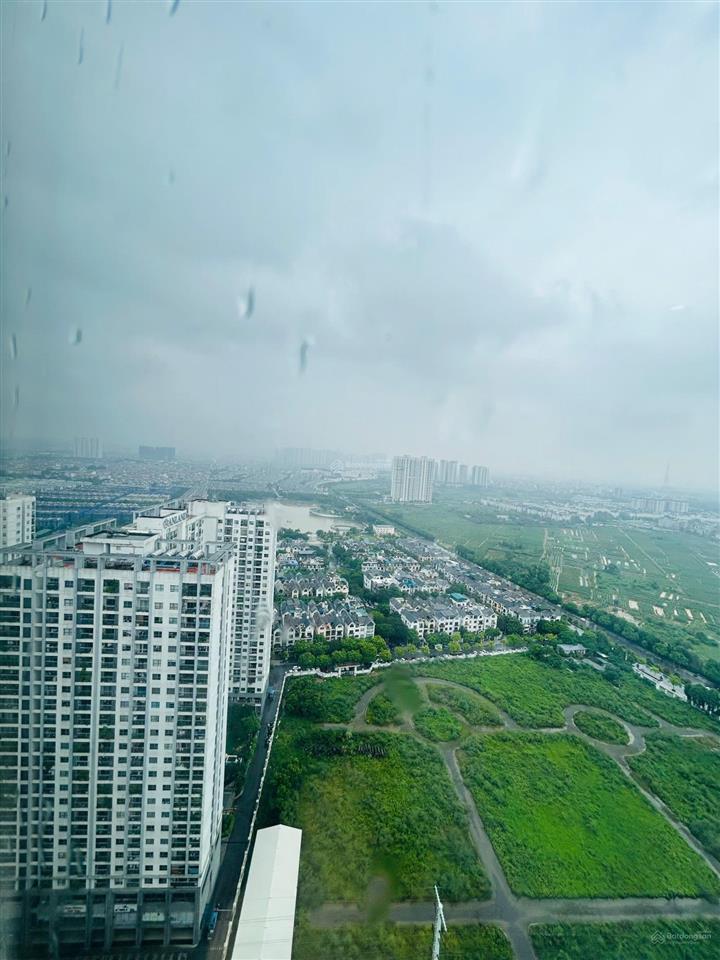 Bán căn góc 3 phòng ngủ, mới 100%, full nội thất mới, ban công phòng khách, hpc landmark 105