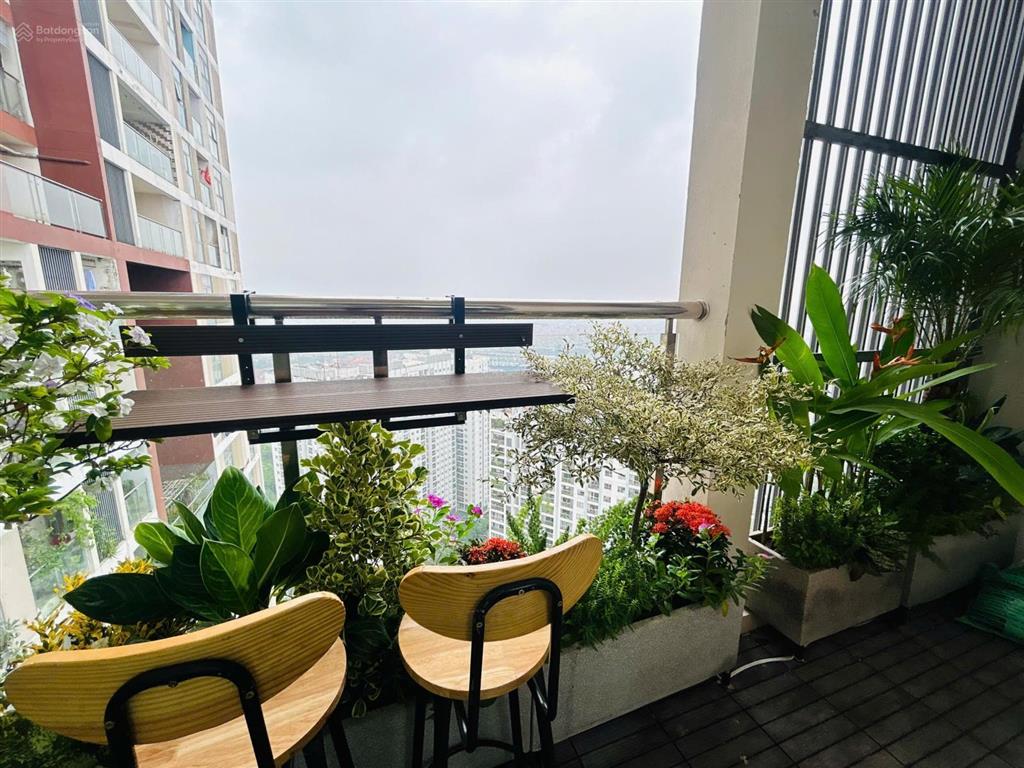 Bán căn góc 3 phòng ngủ, mới 100%, full nội thất mới, ban công phòng khách, hpc landmark 105