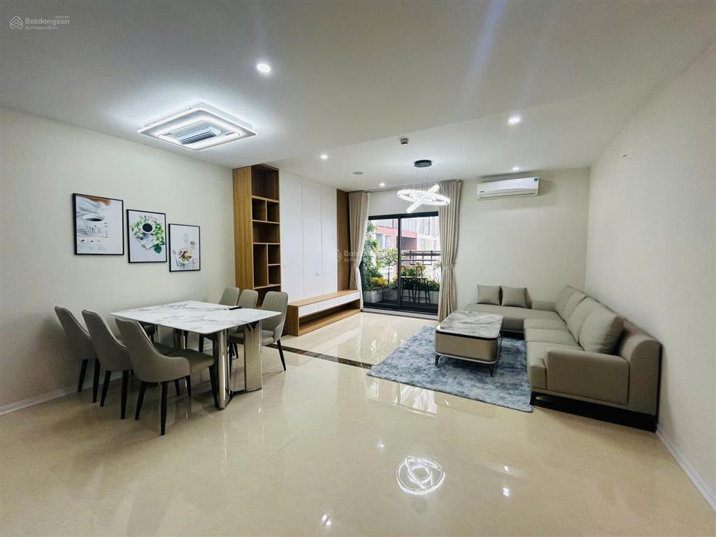 Bán căn góc 3 phòng ngủ, mới 100%, full nội thất mới, ban công phòng khách, hpc landmark 105