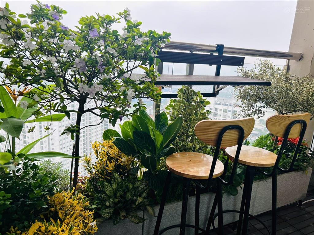 Bán căn góc 3 phòng ngủ, mới 100%, full nội thất mới, ban công phòng khách, hpc landmark 105