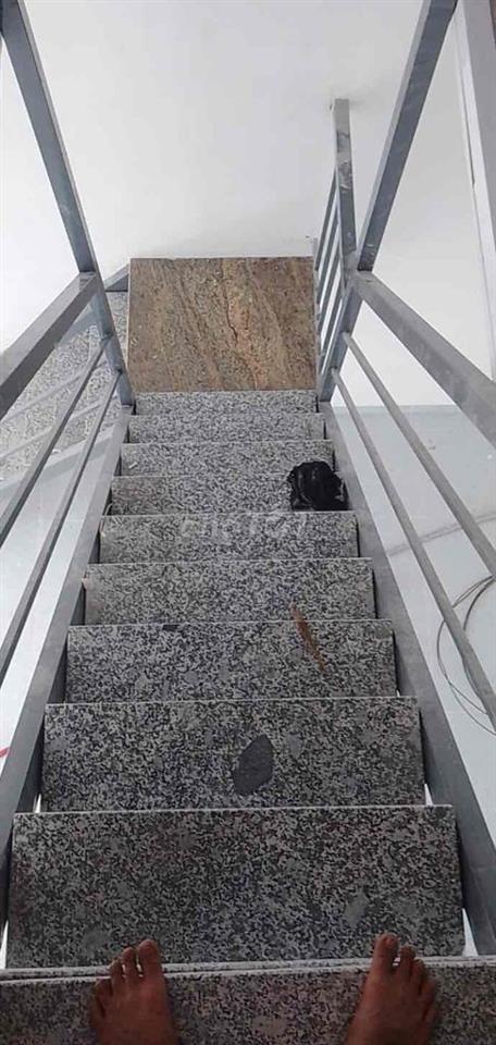nhà 8x10 một trệt một lầu kế bên khu dân cư Vĩnh lôcj