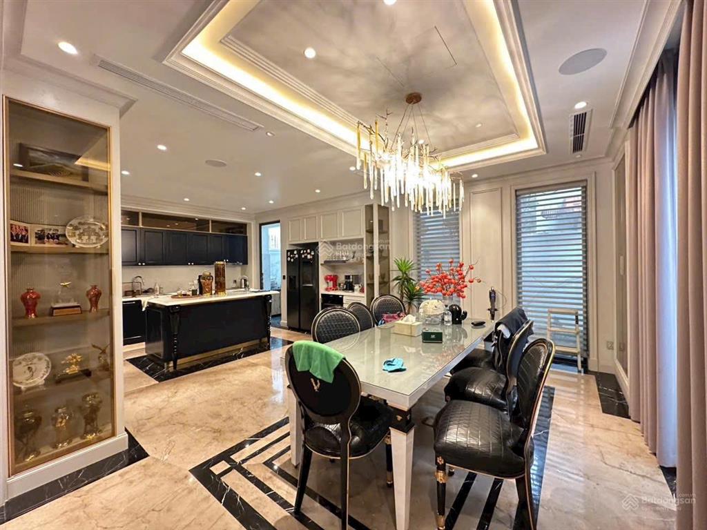 Bán biệt thự sao đỏ  cầu rào 2, 200m2, full nt đẹp sang trọng, thang máy xịn xò, giá chỉ 22 tỷ