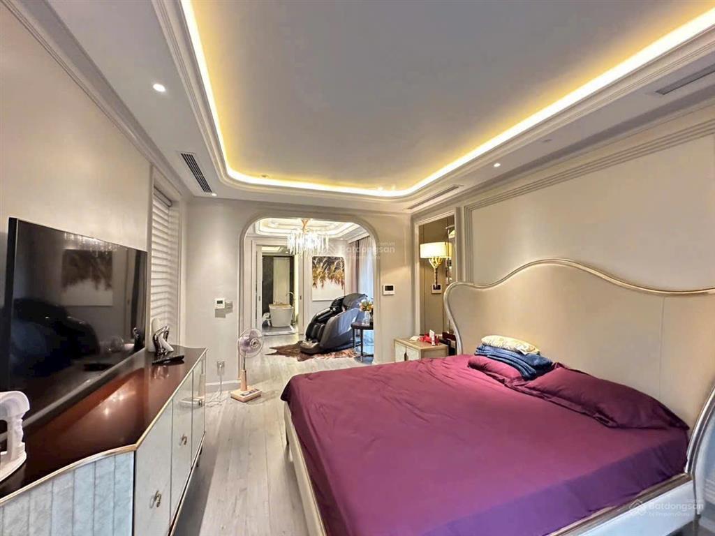 Bán biệt thự sao đỏ  cầu rào 2, 200m2, full nt đẹp sang trọng, thang máy xịn xò, giá chỉ 22 tỷ