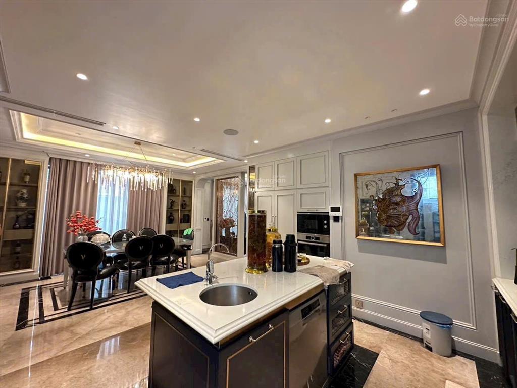 Bán biệt thự sao đỏ  cầu rào 2, 200m2, full nt đẹp sang trọng, thang máy xịn xò, giá chỉ 22 tỷ