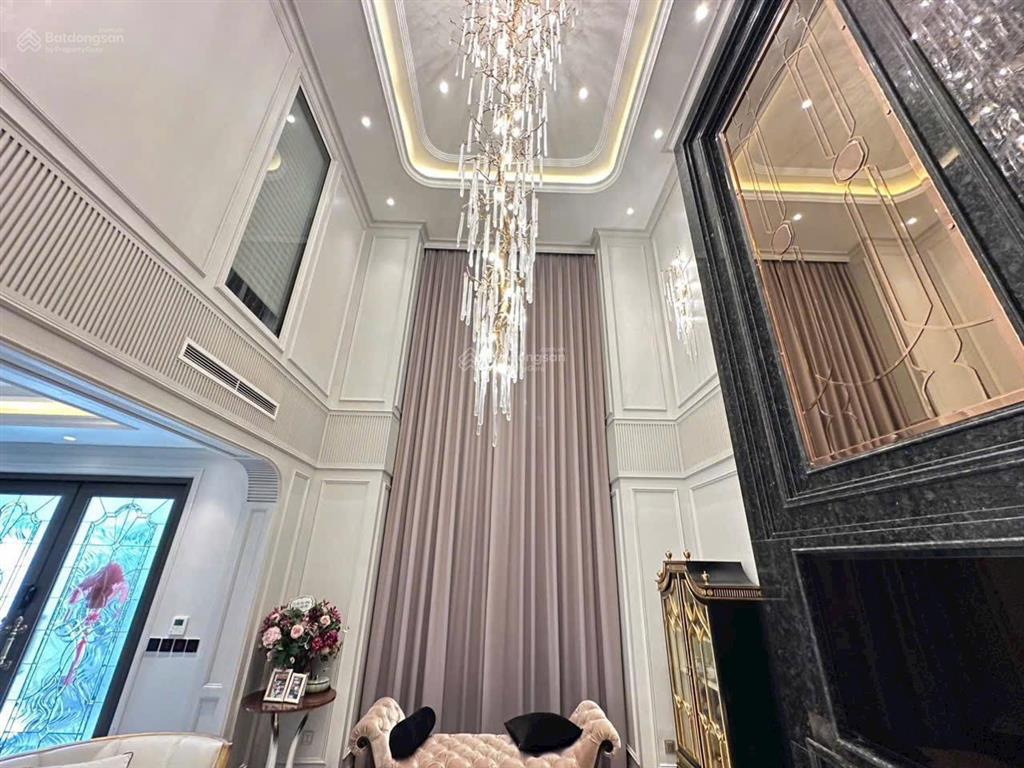 Bán biệt thự sao đỏ  cầu rào 2, 200m2, full nt đẹp sang trọng, thang máy xịn xò, giá chỉ 22 tỷ