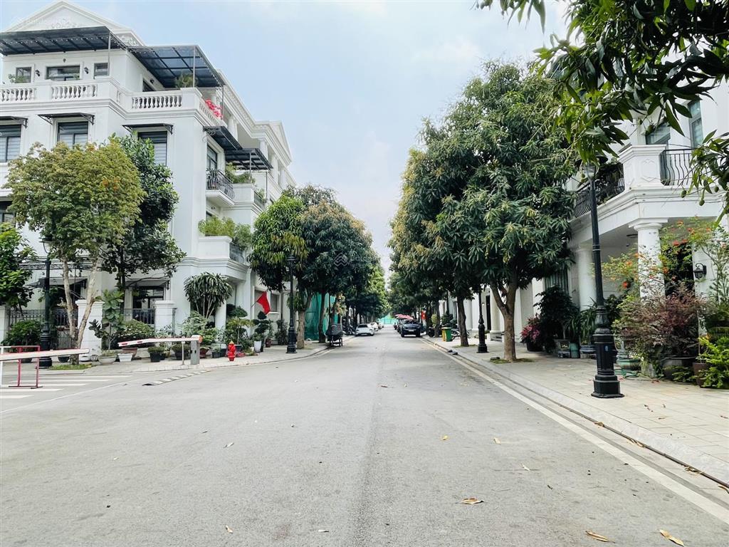 Bán gấp biệt thự đl sao biển 4  vin marina, 335m2, thô, gần bể bơi bốn mùa, nhỉnh 38 tỷ.