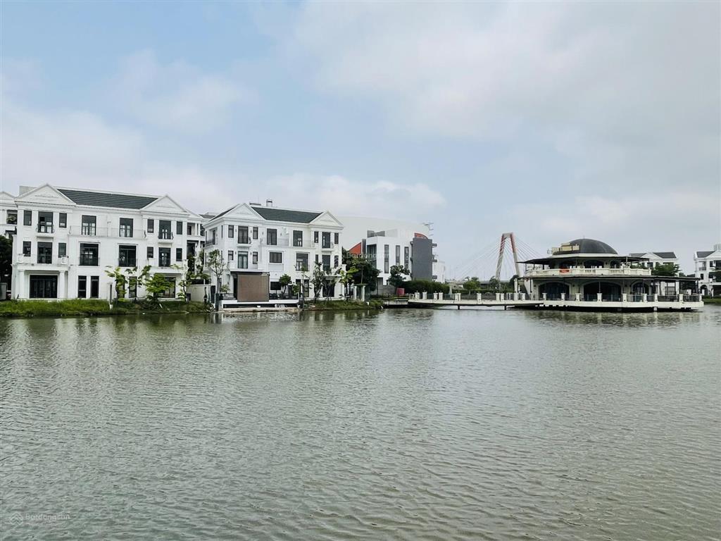 Bán gấp biệt thự đl sao biển 4  vin marina, 335m2, thô, gần bể bơi bốn mùa, nhỉnh 38 tỷ.