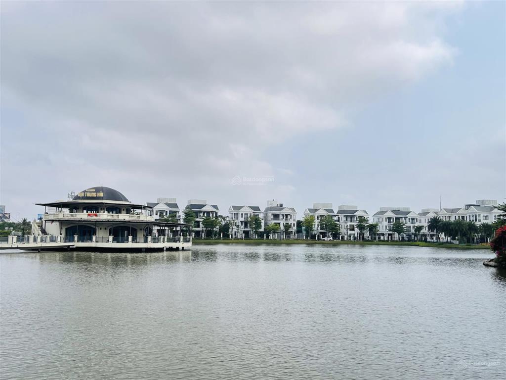 Bán gấp biệt thự đl sao biển 4  vin marina, 335m2, thô, gần bể bơi bốn mùa, nhỉnh 38 tỷ.