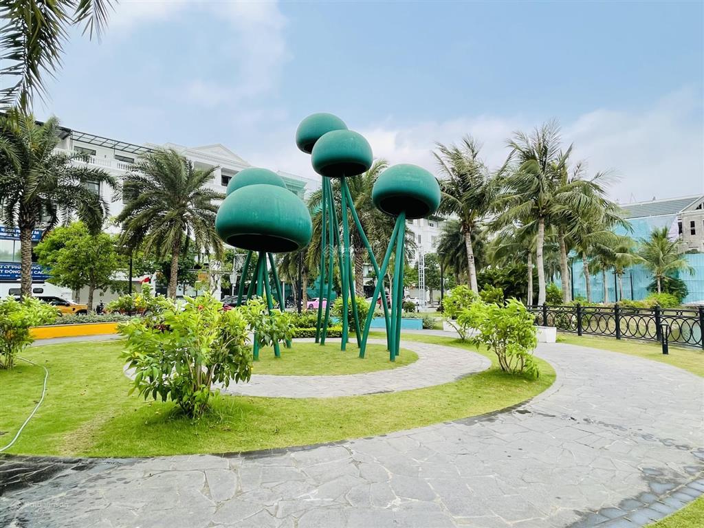Bán gấp biệt thự đl sao biển 4  vin marina, 335m2, thô, gần bể bơi bốn mùa, nhỉnh 38 tỷ.
