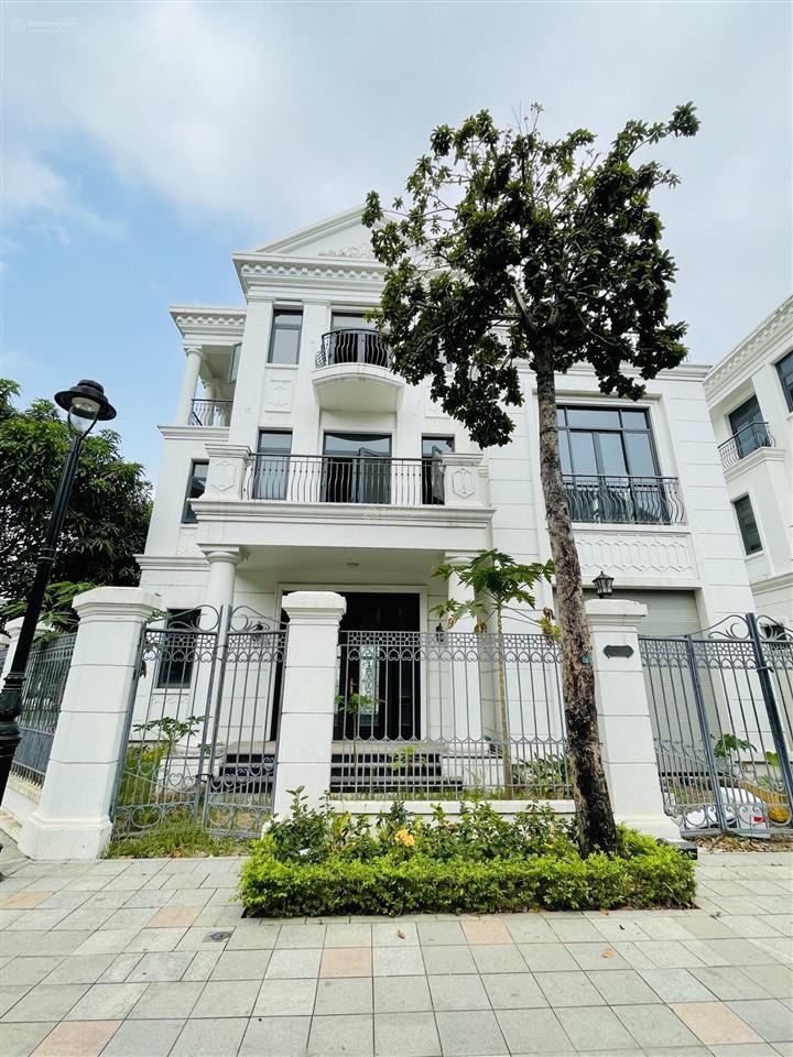 Bán gấp biệt thự đl sao biển 4  vin marina, 335m2, thô, gần bể bơi bốn mùa, nhỉnh 38 tỷ.