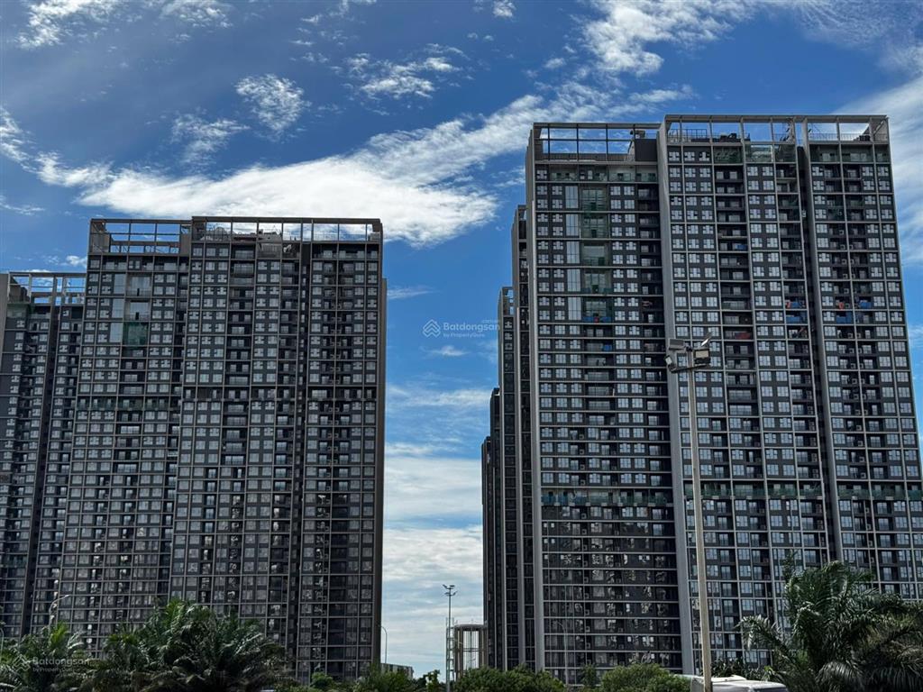 Bán căn hộ 2 ngủ view bể bơi giá phù hợp thị trường tại lumi hà nội
