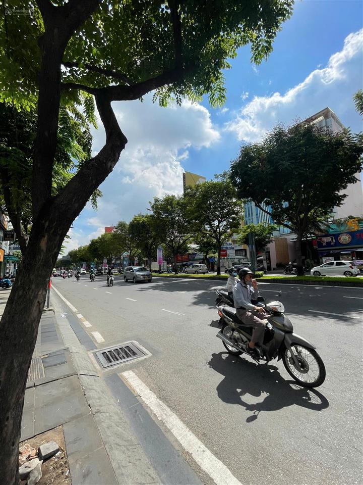 Bán nhà góc 2 mt đường trường chinh quận tân bình, dt 34x 80m  khuôn viên 2057m2, chỉ 219 tỷ tl.
