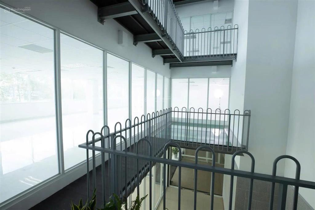 Cần bán toà nhà đẹp 1 hầm 7 tầng mặt tiền đường cộng hòa q. tân bình. dt 17,5x 16m giá 120 tỷ