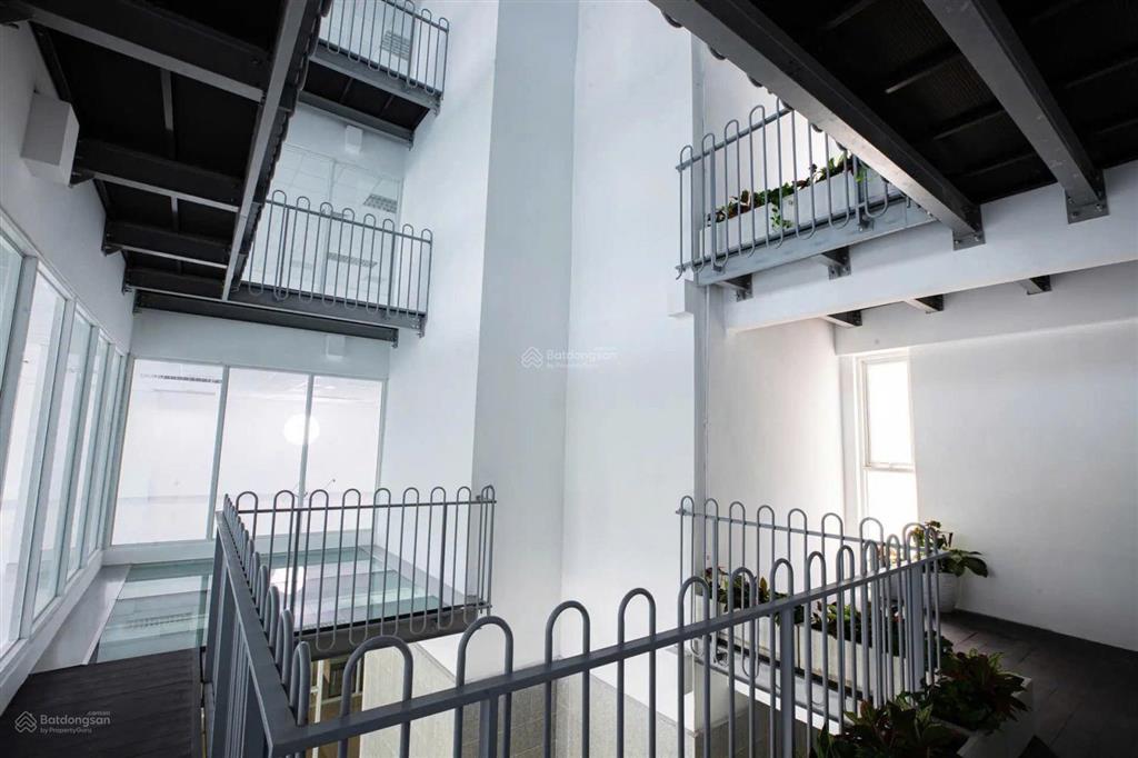 Cần bán toà nhà đẹp 1 hầm 7 tầng mặt tiền đường cộng hòa q. tân bình. dt 17,5x 16m giá 120 tỷ