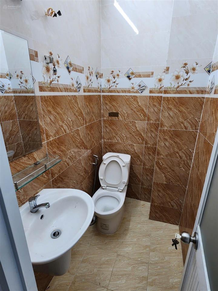 Bán nhà 3 tầng 4,5 tỷ hẻm 502 huỳnh tấn phát  p. bình thuận  quận 7