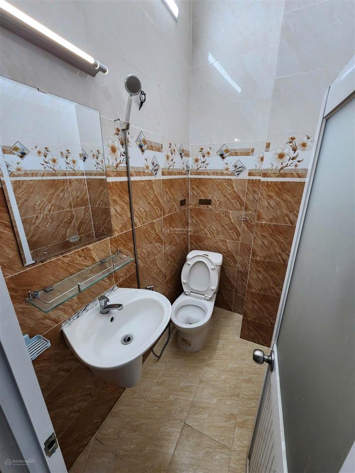Bán nhà 3 tầng 4,5 tỷ hẻm 502 huỳnh tấn phát  p. bình thuận  quận 7