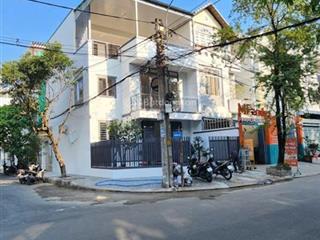 Bán biệt thự 2 tầng, 6pn, 7wc, 95m2, 17,5 tỷ tại phạm hữu lầu, p phú mỹ, q7, hcm