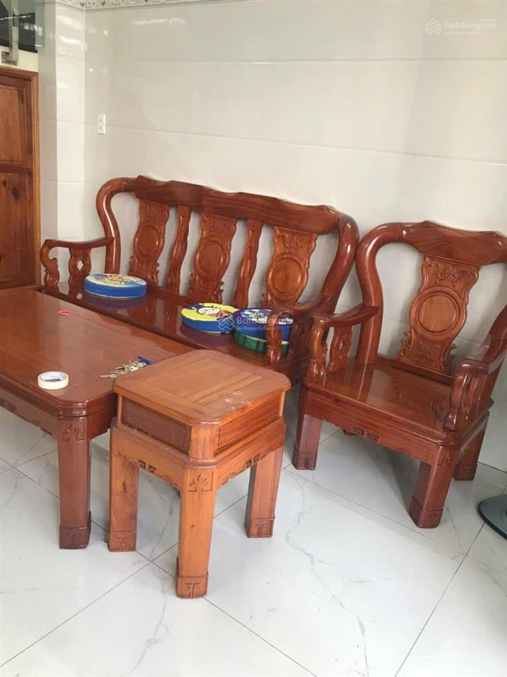 Cho thuê nhà thuê 1 trệt 2 lầu đường có hẻm xe hơi giá 20 triệu  0918 730 *** minh trang