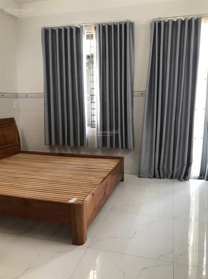 Cho thuê nhà thuê 1 trệt 2 lầu đường có hẻm xe hơi giá 20 triệu  0918 730 *** minh trang