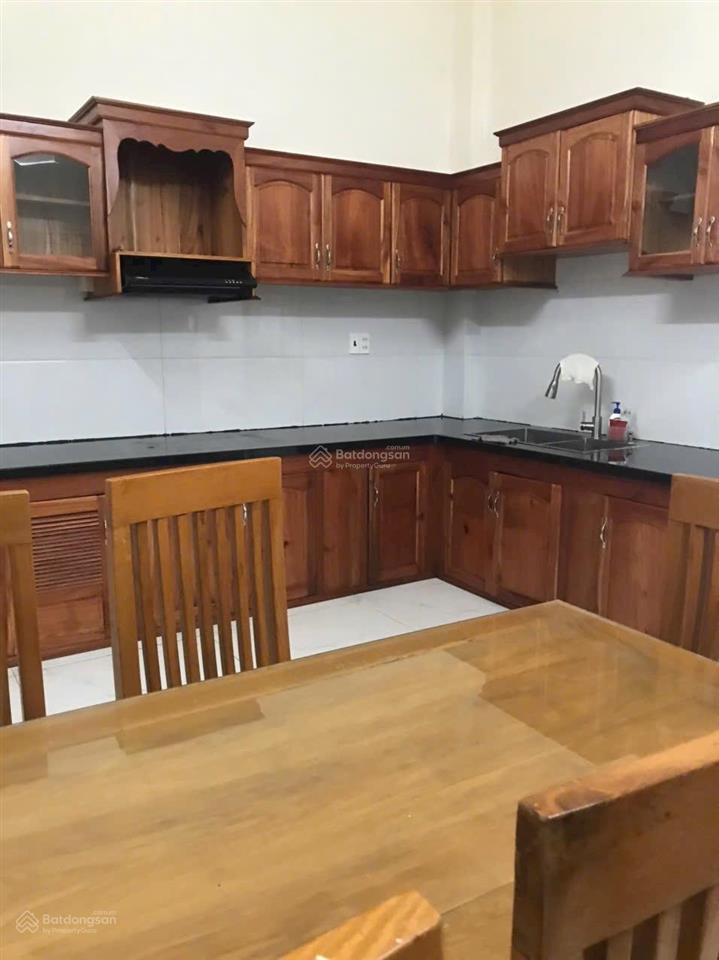 Cho thuê nhà thuê 1 trệt 2 lầu đường có hẻm xe hơi giá 20 triệu  0918 730 *** minh trang