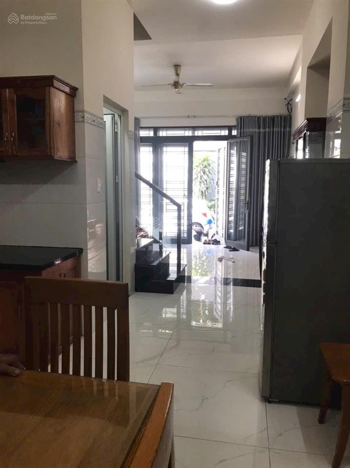 Cho thuê nhà thuê 1 trệt 2 lầu đường có hẻm xe hơi giá 20 triệu  0918 730 *** minh trang