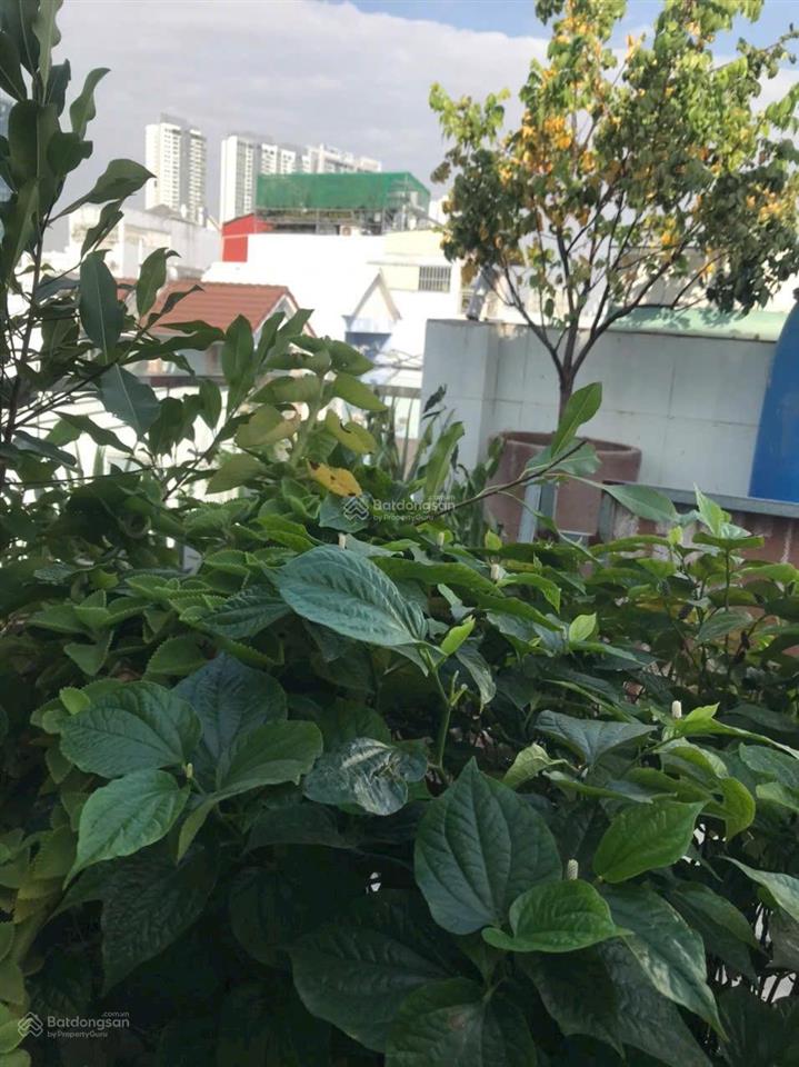 Cho thuê nhà thuê 1 trệt 2 lầu đường có hẻm xe hơi giá 20 triệu  0918 730 *** minh trang