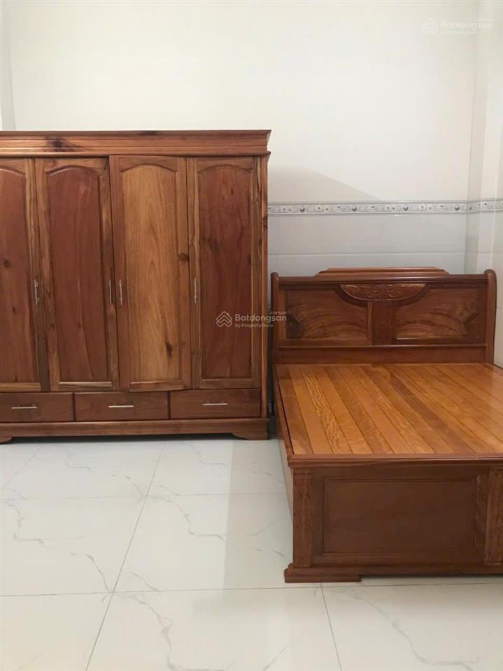 Cho thuê nhà thuê 1 trệt 2 lầu đường có hẻm xe hơi giá 20 triệu  0918 730 *** minh trang