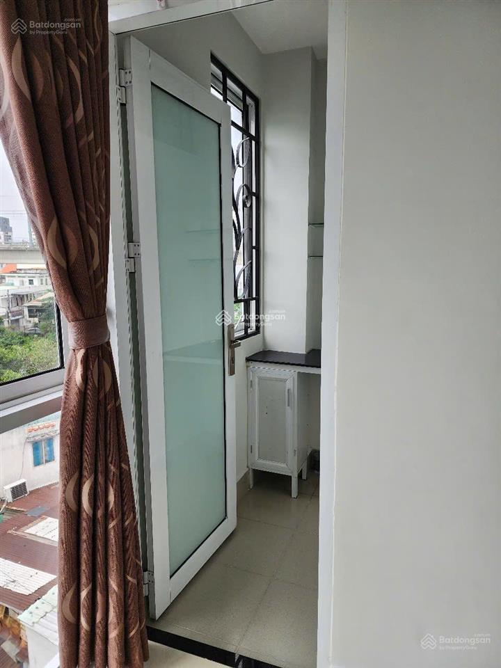 Phòng đẹp, mới, thiết kế dạng phòng ở căn hộ cao cấp, giáp q1, ở q. bình thạnh.  0988 202 ***