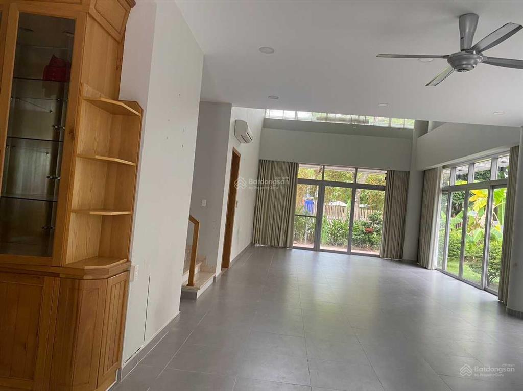 Giỏ hàng cho thuê biệt thự sân vườn 400m2  5pn và 5wc full nội thất giá 52tr/tháng 0917 497 ***