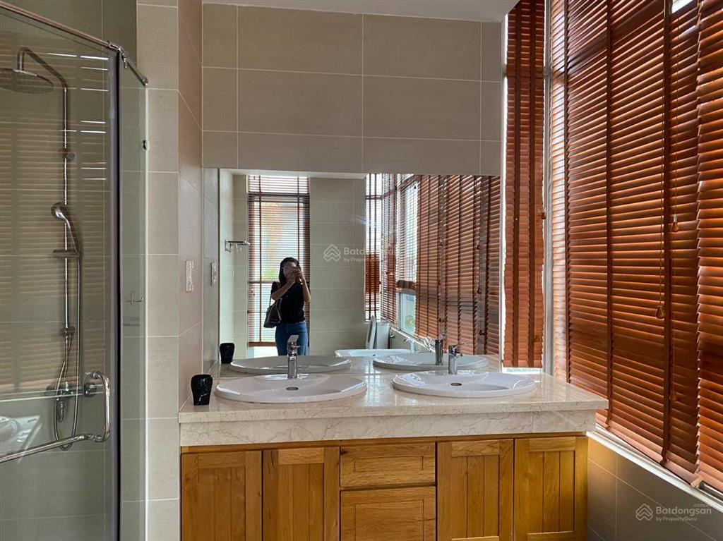 Giỏ hàng cho thuê biệt thự sân vườn 400m2  5pn và 5wc full nội thất giá 52tr/tháng 0917 497 ***