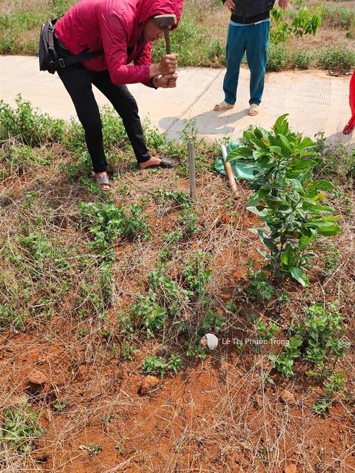 Bán nhanh lô liền kề cách quốc lộ 14 chỉ 2km giá 360triệu/1022m2 ngang 10m có thổ cư 100m2