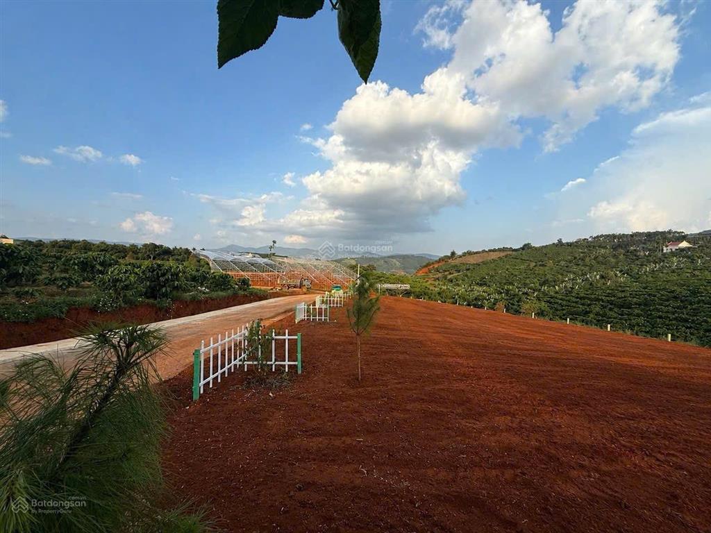 390 triệu/170 m2 (80 m2 thổ cư sẵn) ngang 6 m, cách nhựa 380 mét, đất đẹp view đẹp.  0938 609 ***