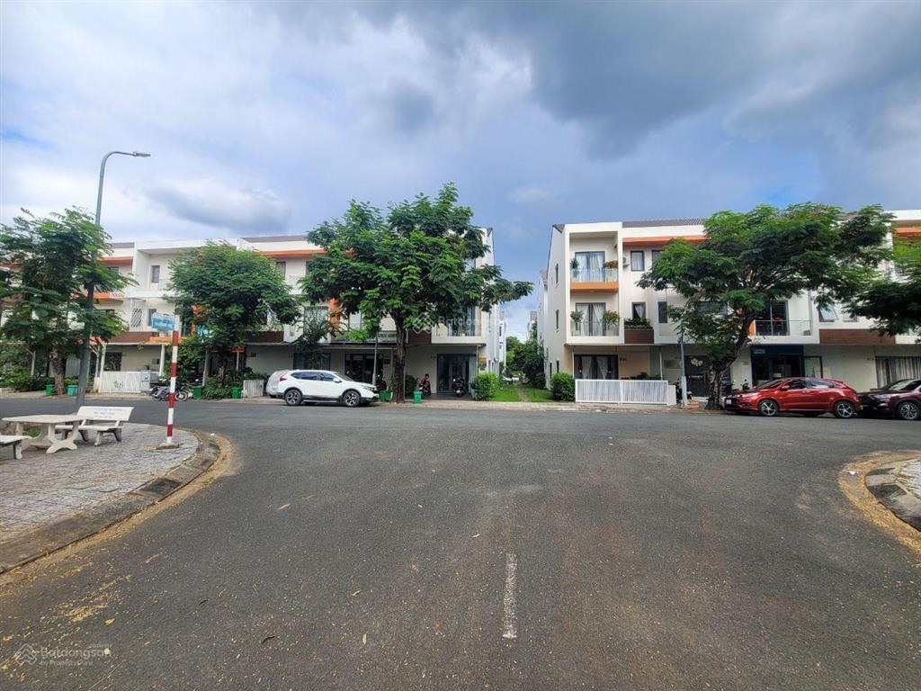 Bán nhà kdc riverpark đồng bộ gần liên phường, đỗ xuân hợp 10,6 tỷ.  0938 456 ***