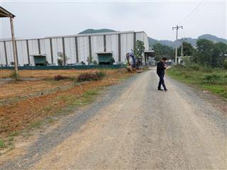 Cho thuê kho xưởng yên bình thạch thất gần hòa lạc. 6000m có 3000m xưởng, giá rẻ 35k/m