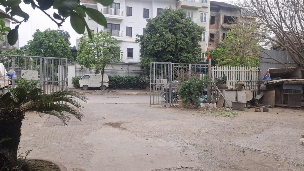 Cho thuê kho bãi xuân phương, nam từ liêm 4000m2 sẵn điện 3 pha container đỗ cửa