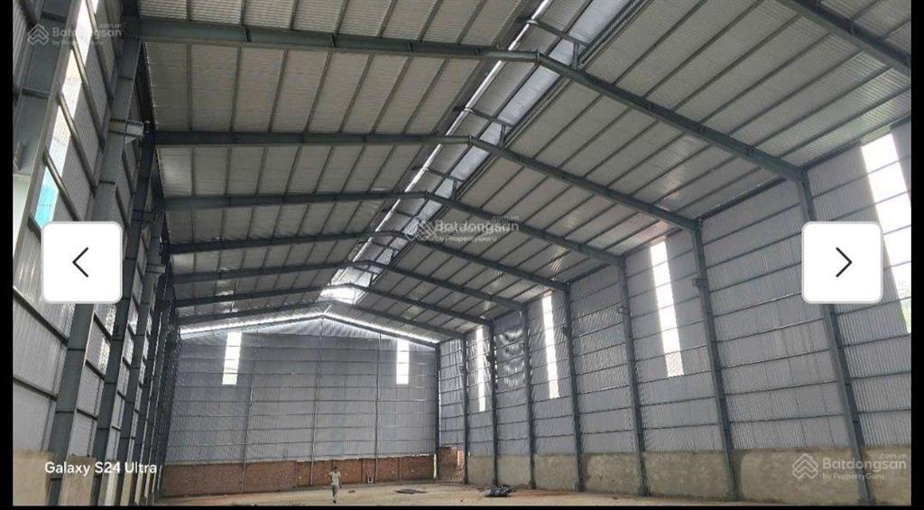 Cho thuê kho xưởng thị trấn xuân mai 2000m2 có 1400m2 xưởng. điện 3 pha 200a. container vào