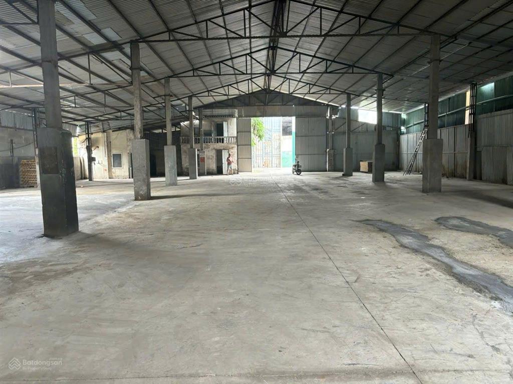 Cho thuê kho xưởng thượng cát bắc từ liêm 1100m sẵn điện 3 pha, nước sạch, container đỗ cửa. giá rẻ