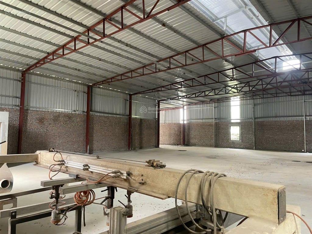 Cho thuê kho xưởng lương sơn, hòa bình 700m² sẵn điện 3 pha, wc container đỗ cửa giá mềm