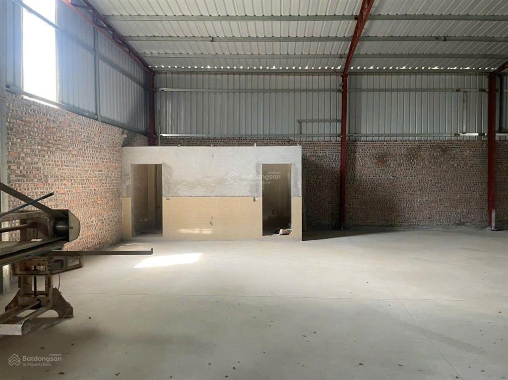 Cho thuê kho xưởng lương sơn, hòa bình 700m² sẵn điện 3 pha, wc container đỗ cửa giá mềm