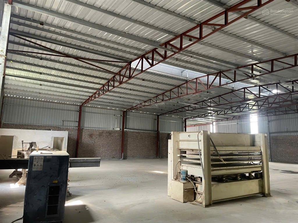 Cho thuê kho xưởng lương sơn, hòa bình 700m² sẵn điện 3 pha, wc container đỗ cửa giá mềm