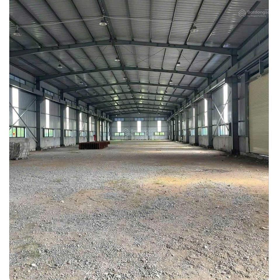 Bán kho xưởng mặt đường ql21 đoạn liên sơn hòa bình 3800m. có nhà xưởng 1000m. đầy đủ điện 3 pha.