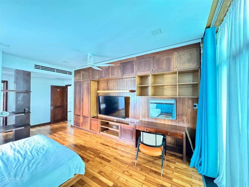 Bán nhà đất 27x79m mặt đường nguyễn duy trinh giá 360 tỷ