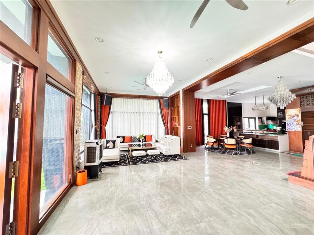 Bán nhà đất 27x79m mặt đường nguyễn duy trinh giá 360 tỷ