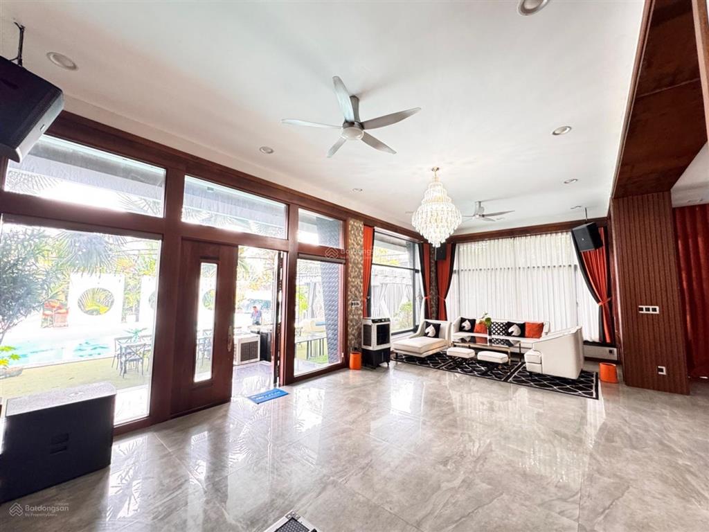 Bán nhà đất 27x79m mặt đường nguyễn duy trinh giá 360 tỷ