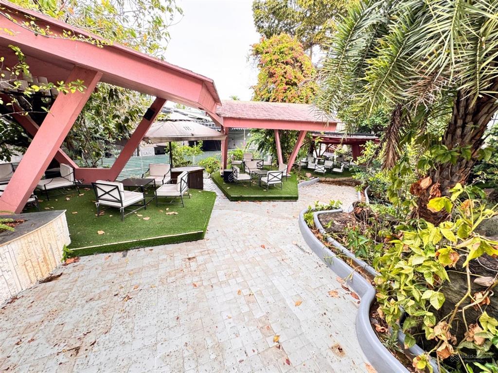 Bán nhà đất 27x79m mặt đường nguyễn duy trinh giá 360 tỷ