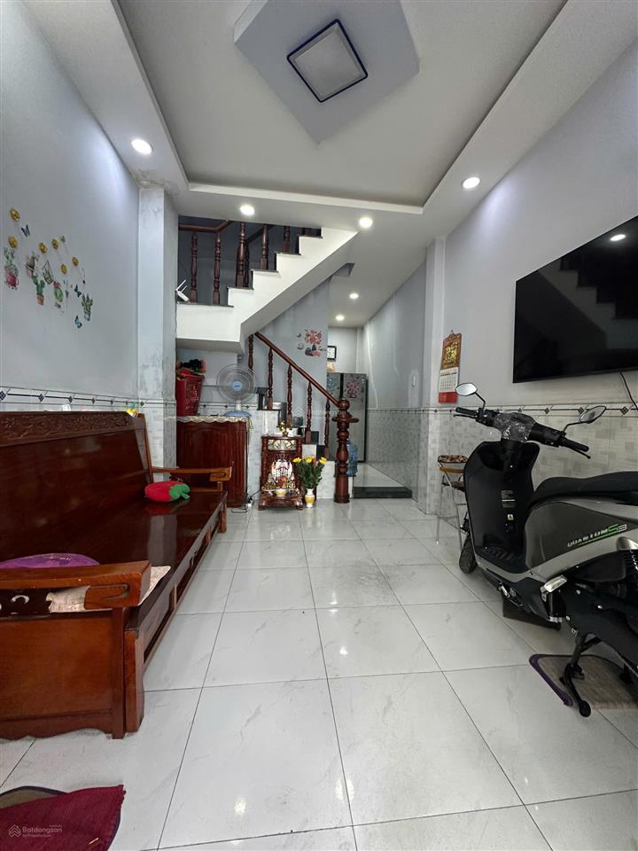 Chỉ 1,55 tỷ  có ngay nhà 2 tầng  sát mặt tiền hà huy giáp, gần ngã 4 ga, q12
