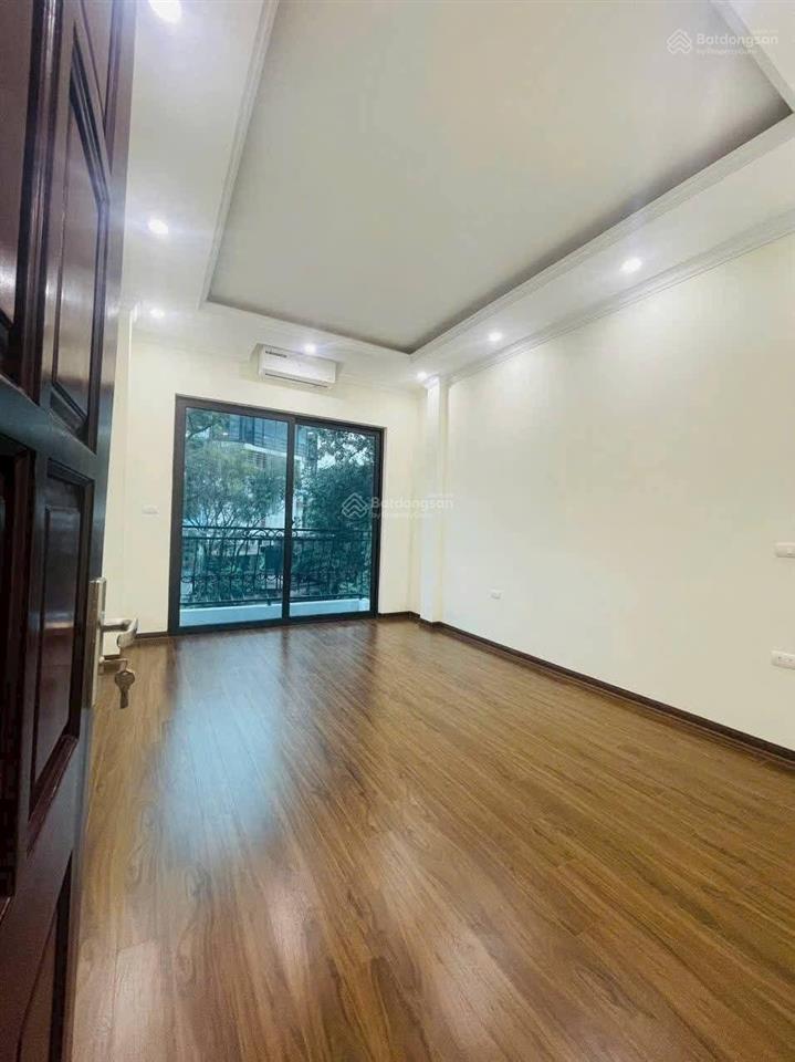 Bán nhà, phố dương quảng hàm, cầu giấy, thang máy, oto vào nhà, giao thông thuận tiện, dân trí.