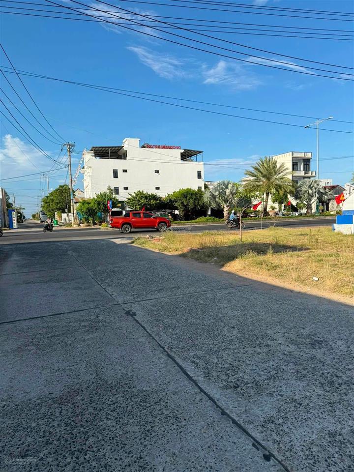 Lô góc 2 mặt tiền hiếm có cửa ngõ khu du lịch làng lò, cách biển 800m giá chỉ 12,5tr/m2
