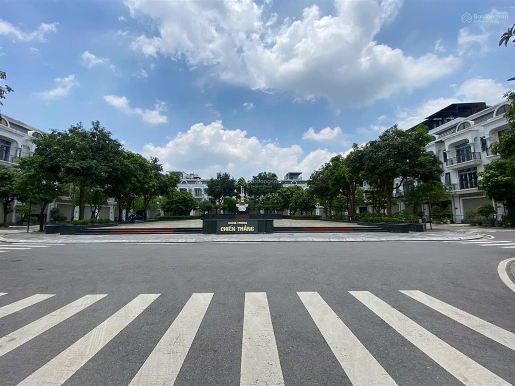 Cắt lỗ hạ giá sâu] gia đình cần tiền bán nhanh căn quảng trường giá 10 tỷ vị trí đẹp kinh doanh