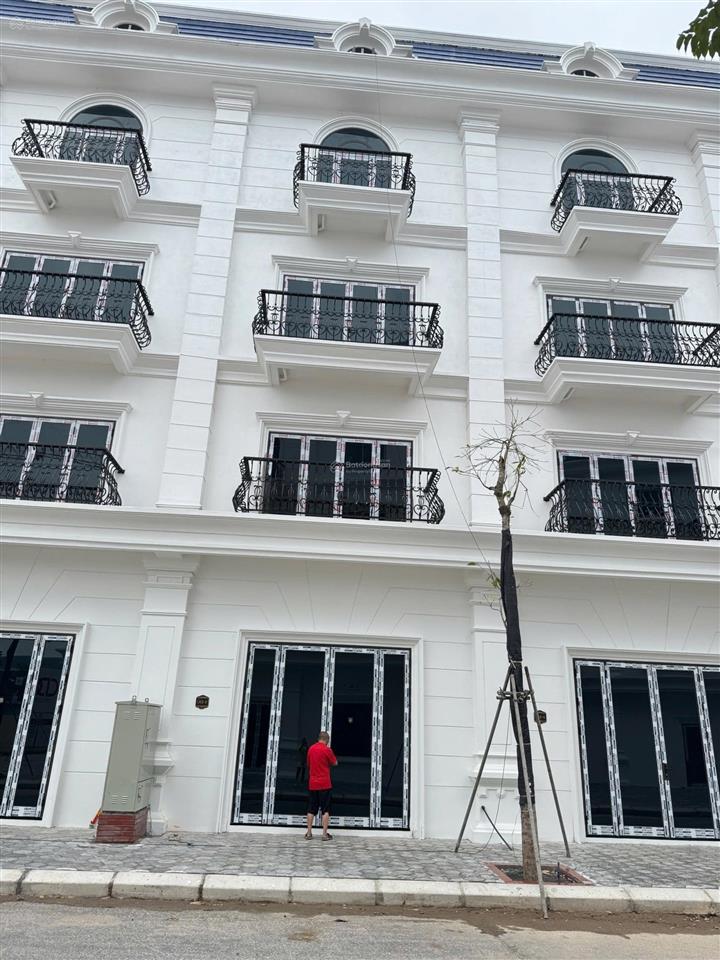 Chính chủ gửi bán liền kề cạnh góc đối diện chung cư kinh doanh tốt xây thô 4,5 tầng, dt 90m2